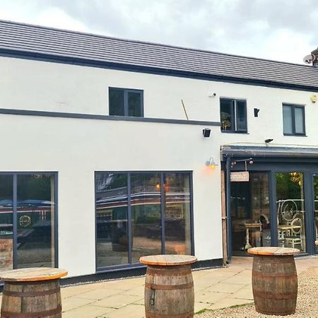 The Waterside Bar, Rooms & Restaurant Swinton  Eksteriør bilde