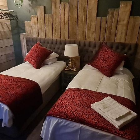 The Waterside Bar, Rooms & Restaurant Swinton  Rom bilde