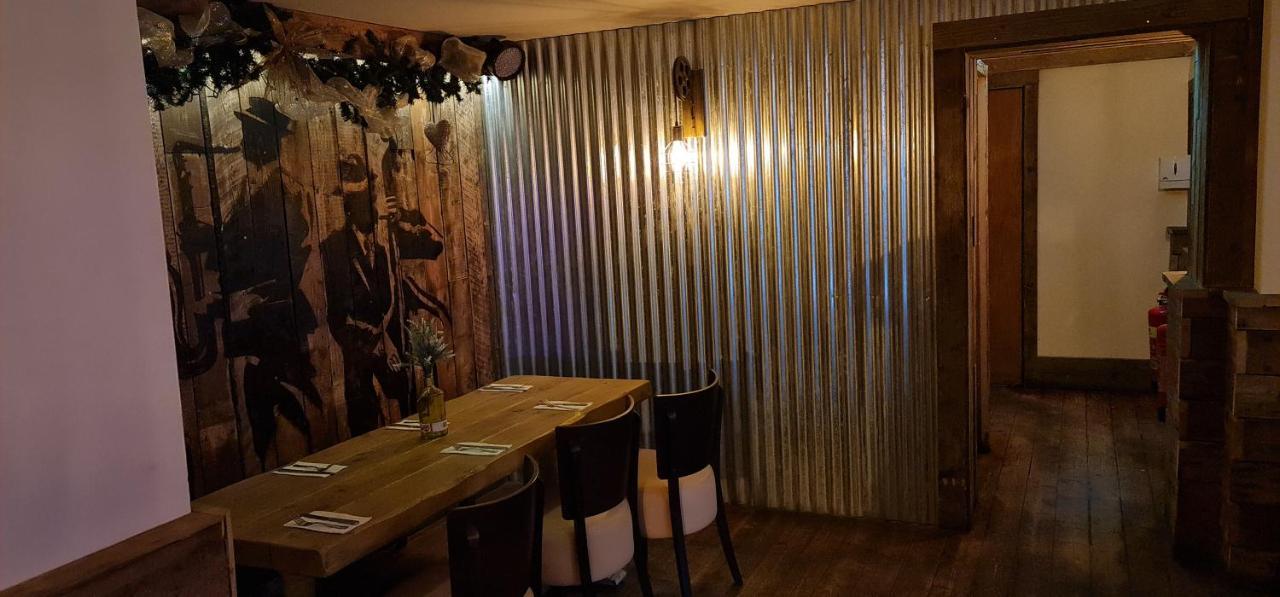 The Waterside Bar, Rooms & Restaurant Swinton  Eksteriør bilde