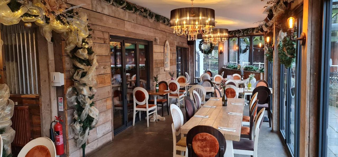 The Waterside Bar, Rooms & Restaurant Swinton  Eksteriør bilde