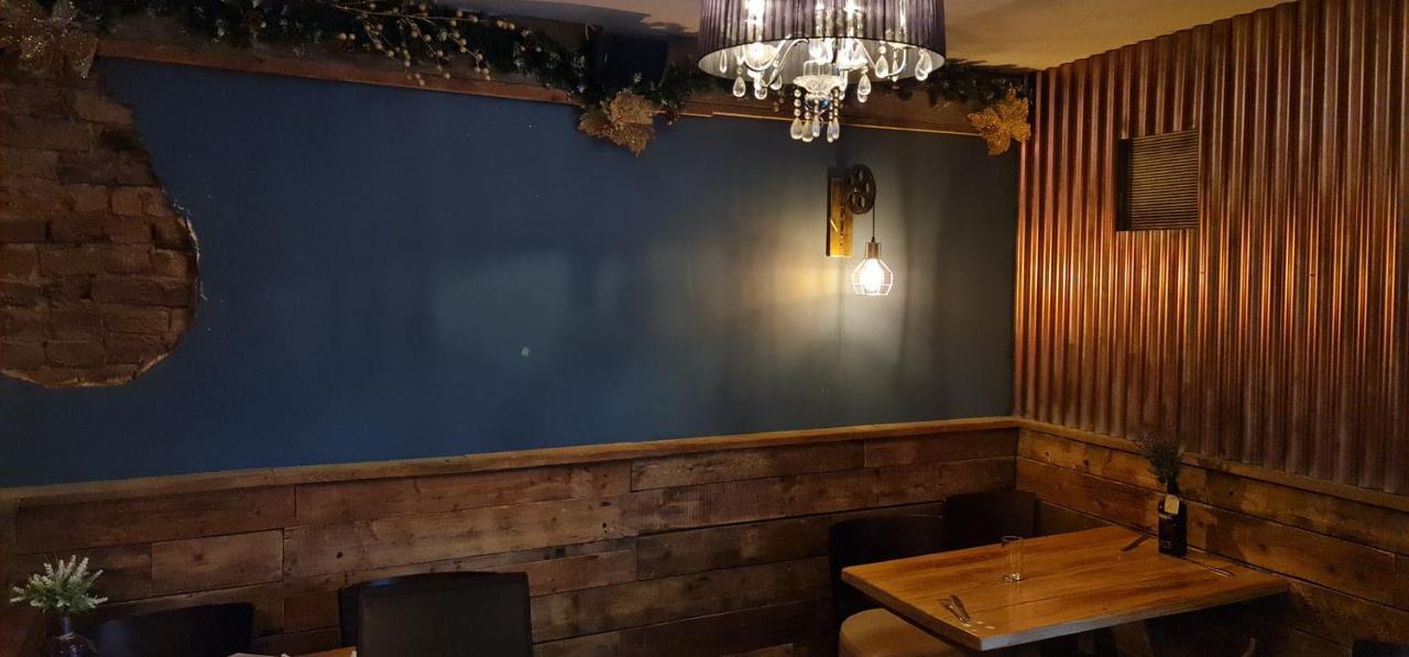 The Waterside Bar, Rooms & Restaurant Swinton  Eksteriør bilde