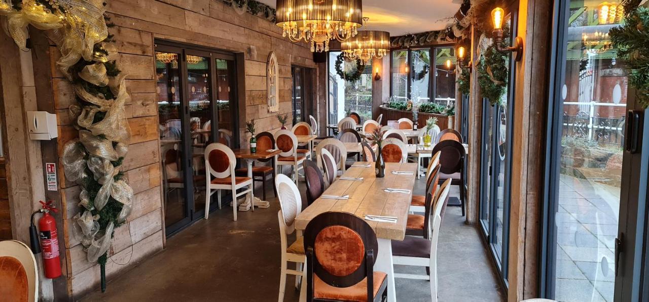 The Waterside Bar, Rooms & Restaurant Swinton  Eksteriør bilde