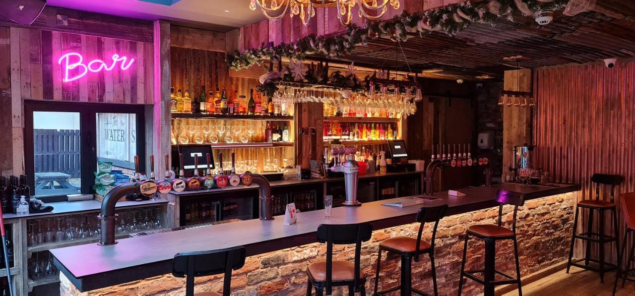 The Waterside Bar, Rooms & Restaurant Swinton  Eksteriør bilde