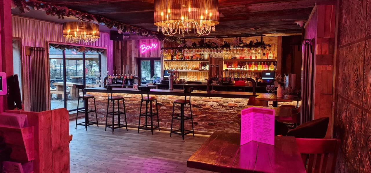 The Waterside Bar, Rooms & Restaurant Swinton  Eksteriør bilde