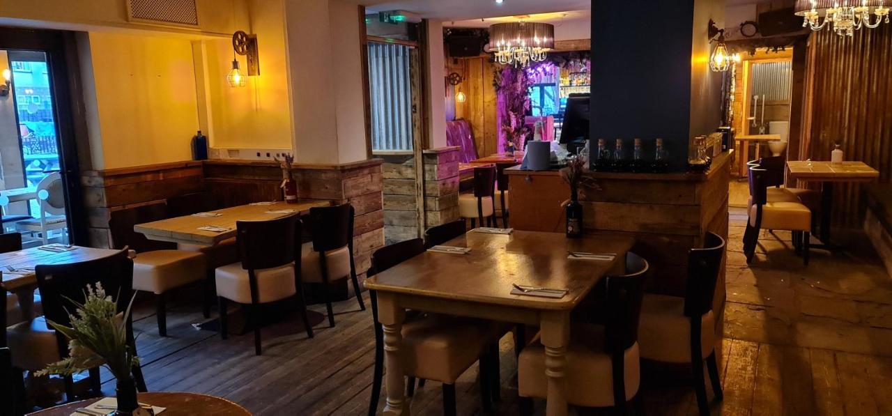 The Waterside Bar, Rooms & Restaurant Swinton  Eksteriør bilde