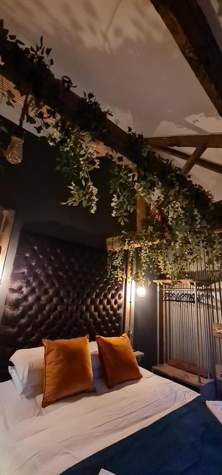 The Waterside Bar, Rooms & Restaurant Swinton  Rom bilde