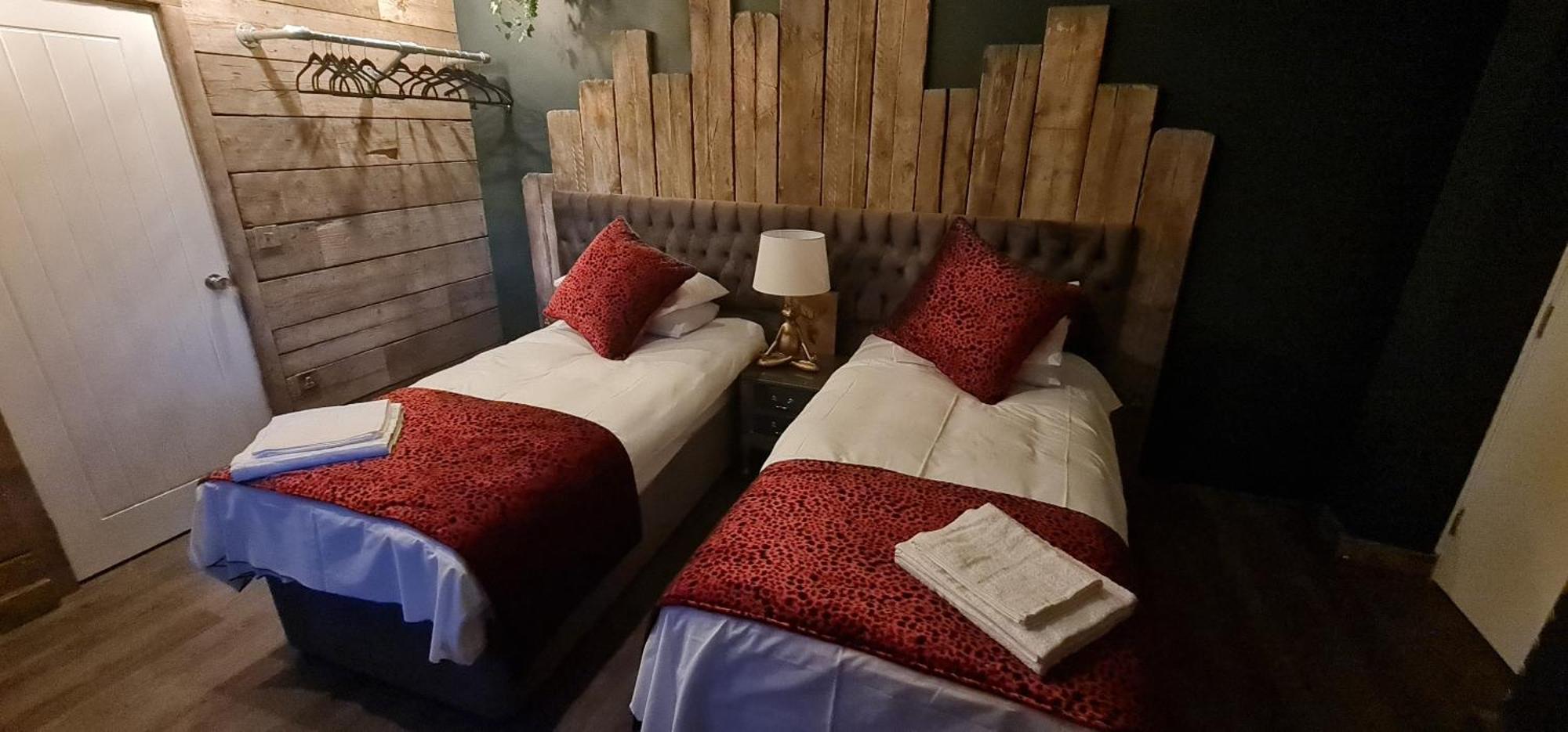 The Waterside Bar, Rooms & Restaurant Swinton  Rom bilde
