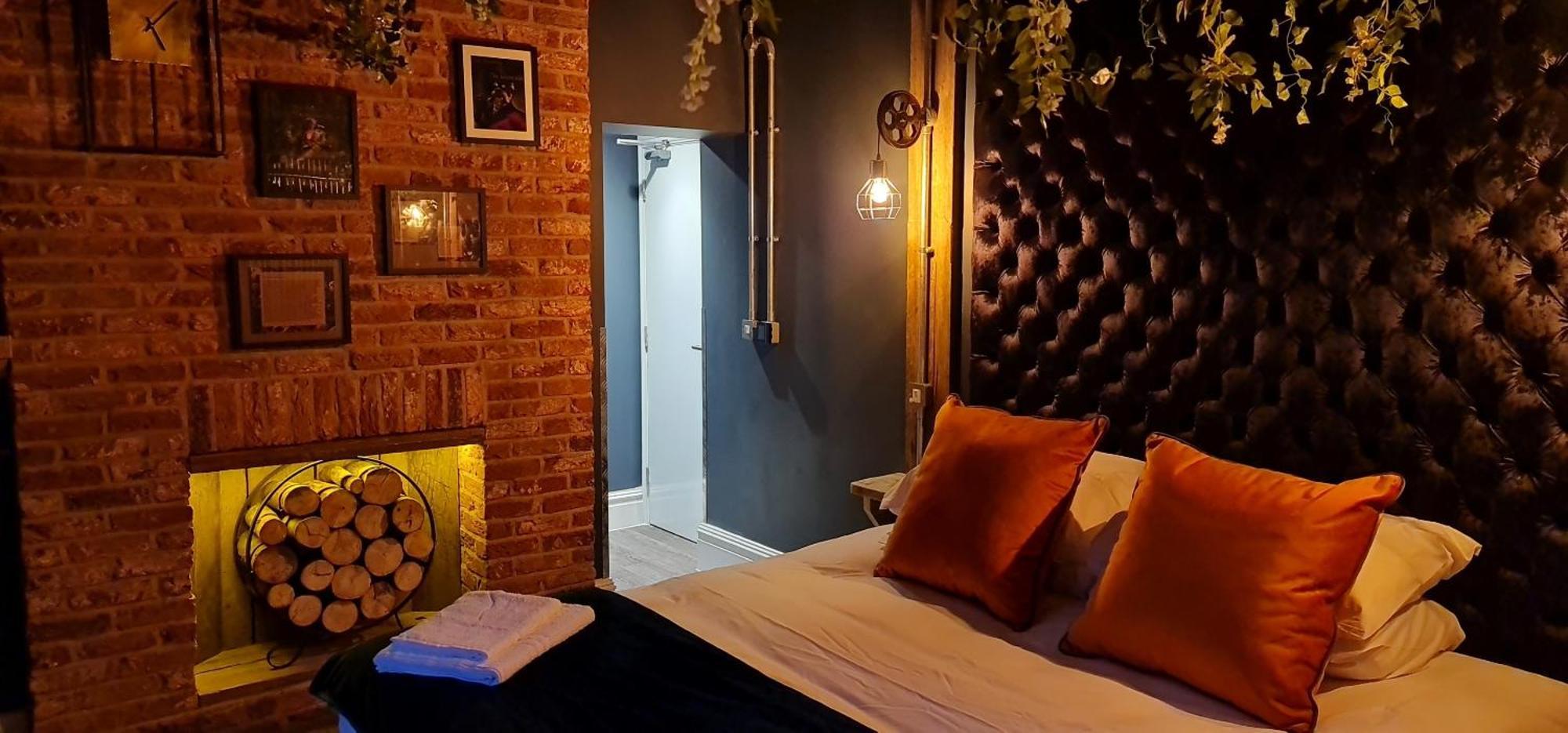 The Waterside Bar, Rooms & Restaurant Swinton  Rom bilde